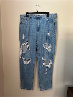 Light Wash Ripped Women’s Jeans